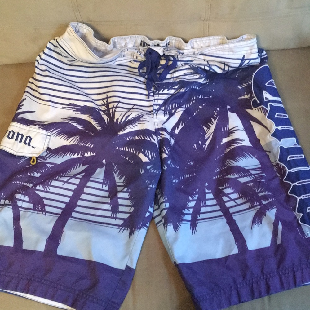 Corona Shorts